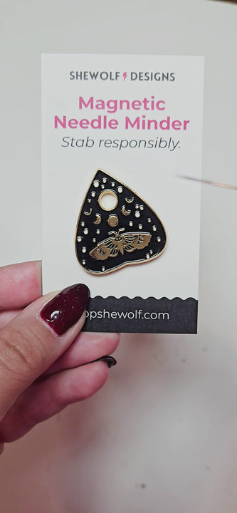 Magnetic Needle Minder